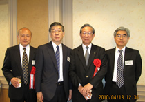 左から、坂井事務局長（全日畜）、三野専務理事（日本飼料工業会）、掛村社長（雪印種苗）、末國参事（日本飼料工業会）